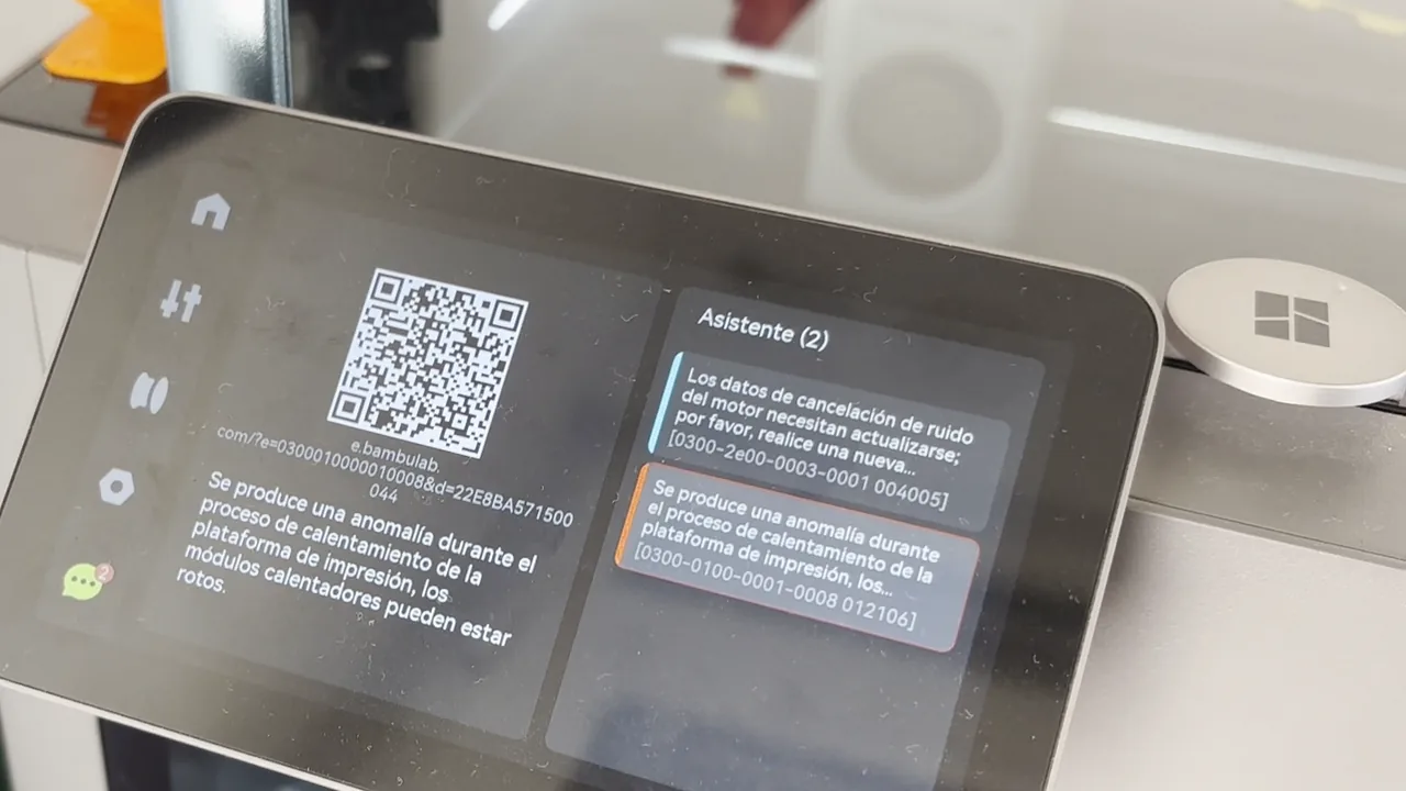 Pantalla de la Bambu Lab P2S con el error: se produce una anomalía durante el proceso de calentamiento de la plataforma de impresión, los módulos calentadores pueden estar rotos