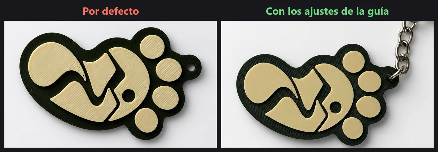 El mismo llavero con relieve impreso con los ajustes por defecto, con rayas y huecos en el relieve, y con los ajustes de esta guía, con la superficie lisa