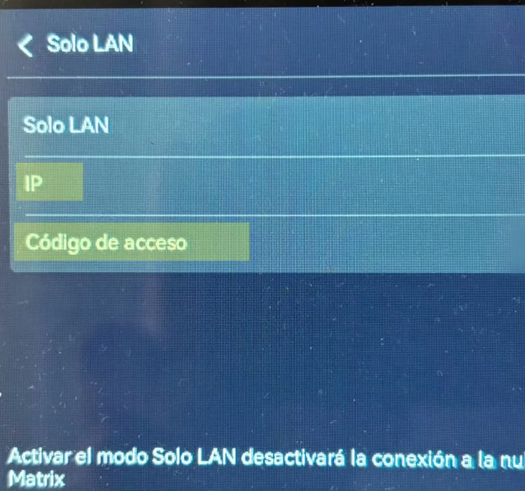 Pantalla Solo LAN de la Centauri Carbon 2 con los campos IP y Código de acceso tapados en verde y el aviso de que activar Solo LAN desactiva la conexión a la nube