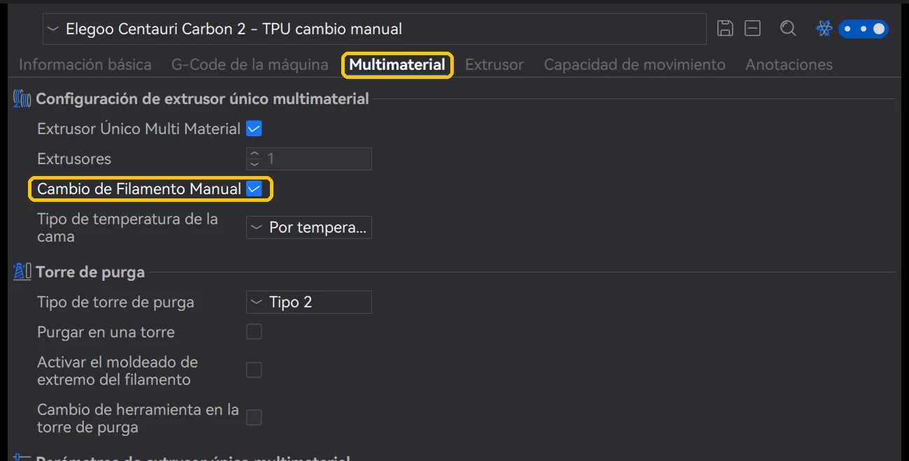 Pestaña Multimaterial de los ajustes de la impresora en ElegooSlicer con la casilla Cambio de Filamento Manual marcada y recuadrada en amarillo